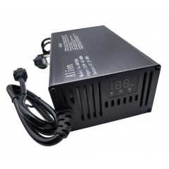 Încărcător Scuter / Tricicletă Electrică Litiu 67.2V 20A – Încărcare Rapidă pentru Baterii Li-Ion 60V (16S)