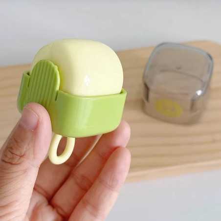 Rola pentru scame, Indreptator de Scame Laviabila, forma de Cub din plastic, Portabil si Dragut 6 x 4.3 x 4.3 cm, Verde Matcha